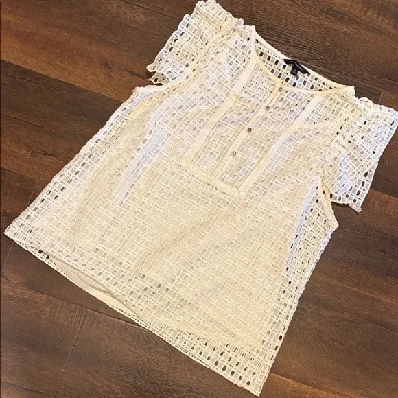 NEW BANANA REPUBLIC Elegant Cream Lace Women's Top BLOUSE EYELET CROCHET SZ MED - Picture 10 of 17